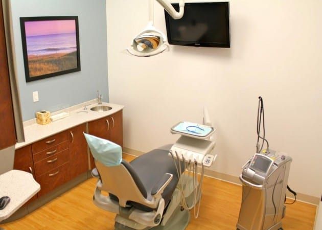 Dental exam room that is very clean